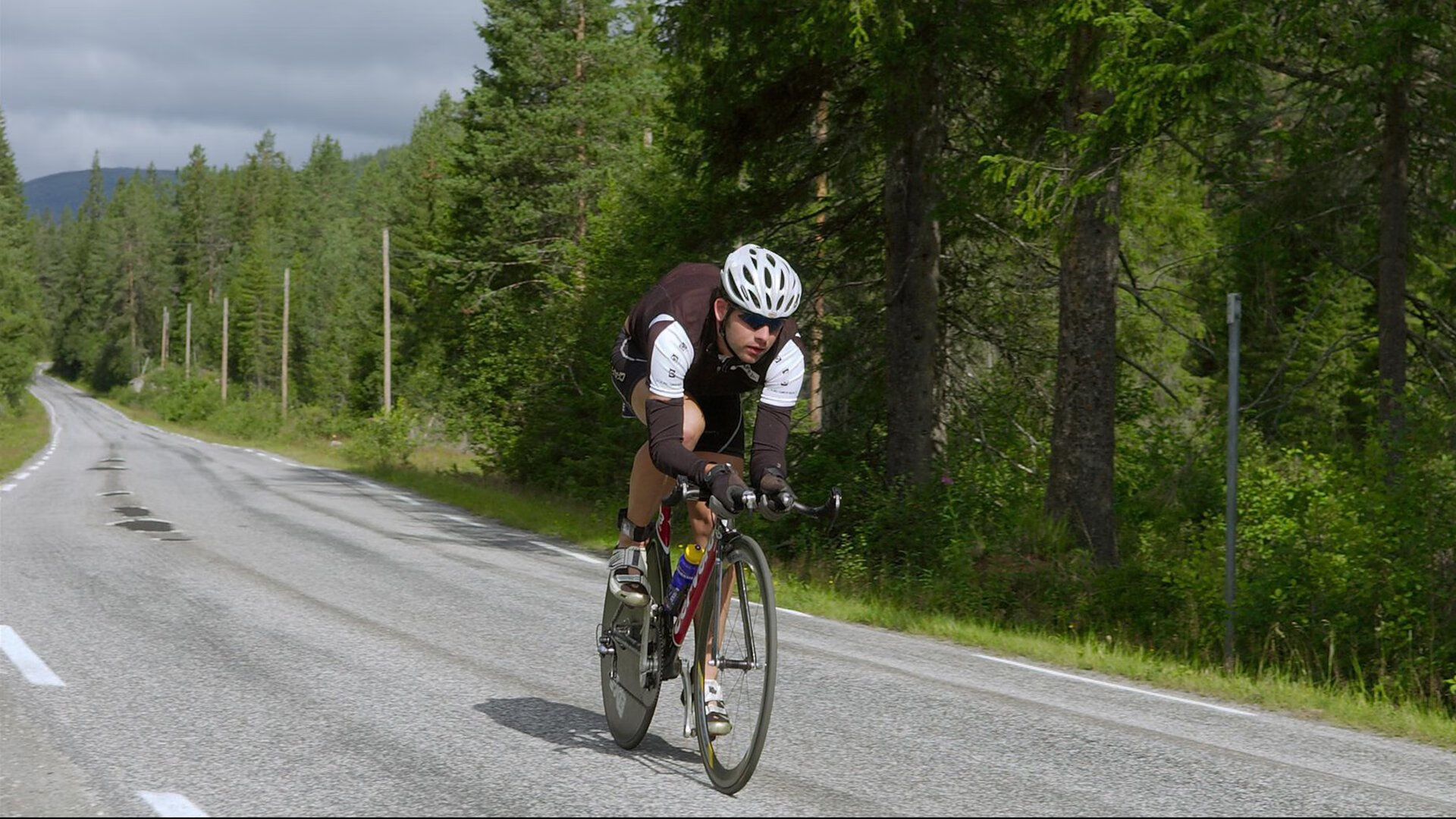混合泳个人赛中立代表队A选手全面发挥，个人混合泳比赛中