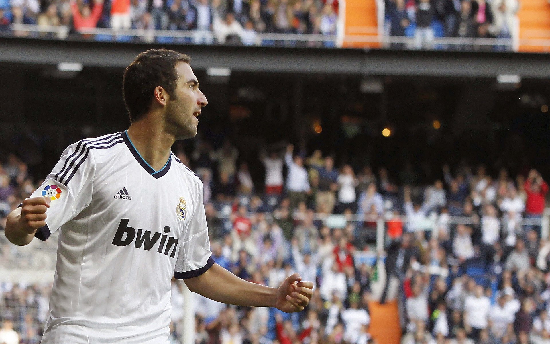 绿色智能LED足球场照明系统在全国推广，节能环保，足球场灯具安装大样图